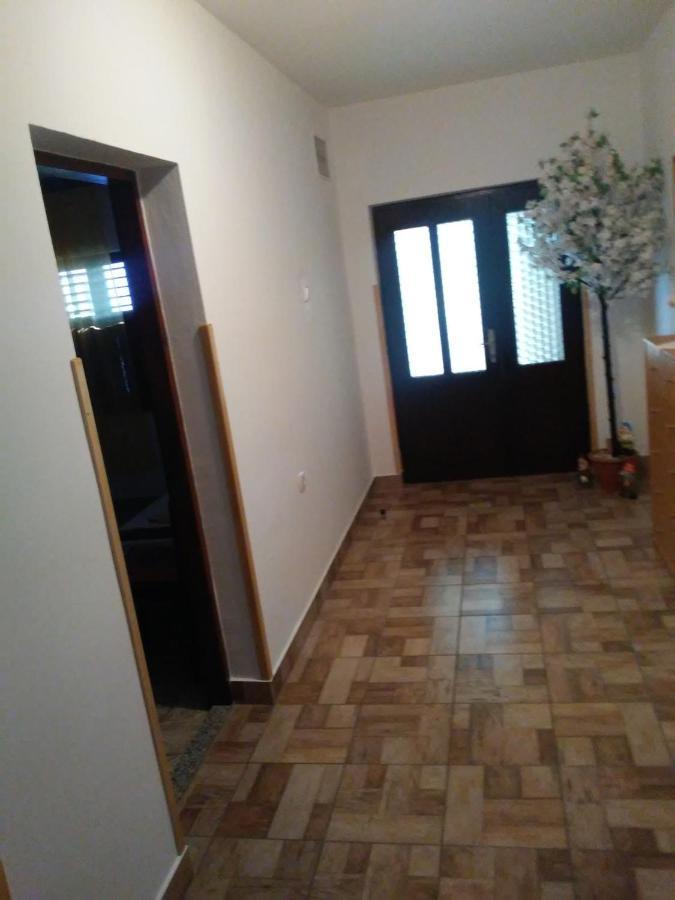 Apartmani Mate Vrban Karlobag Exterior foto